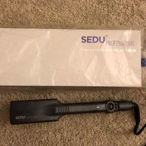 NIB Sedu Professional 1 1/2” Ceramic Flat Iron